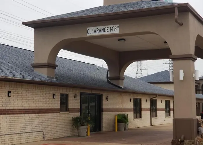 Beach hotel: Oxford Inn And Suites Nasa